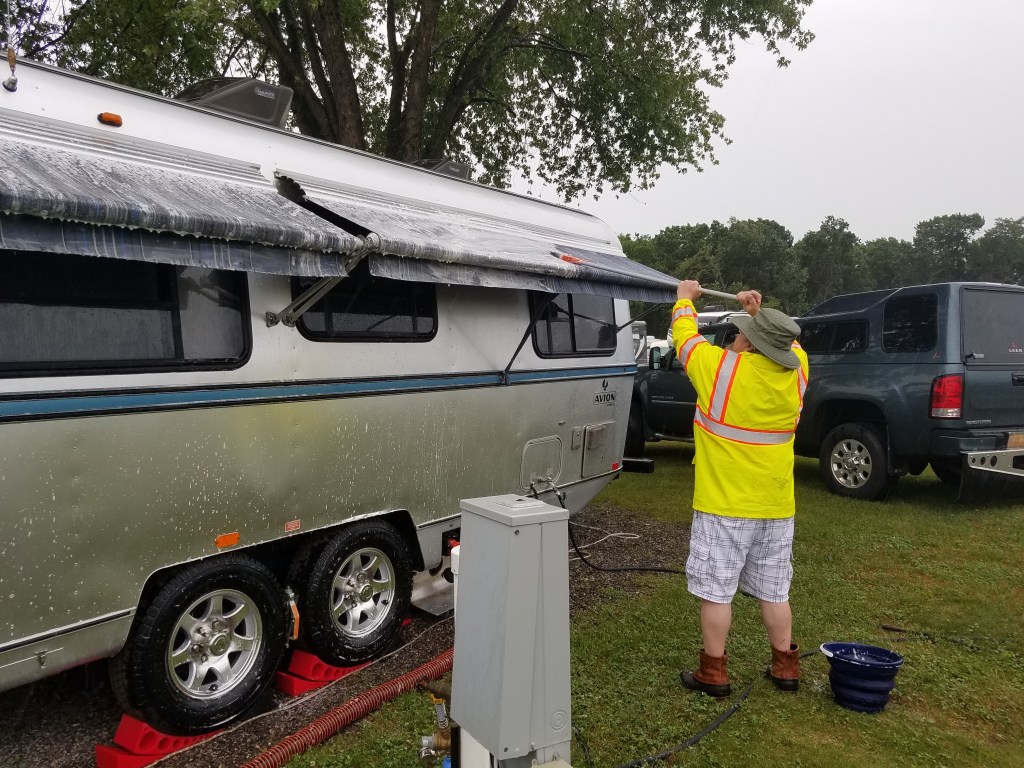 RV Awnings 101: how-to tips, purchasing & protecting your&nbsp;investment!